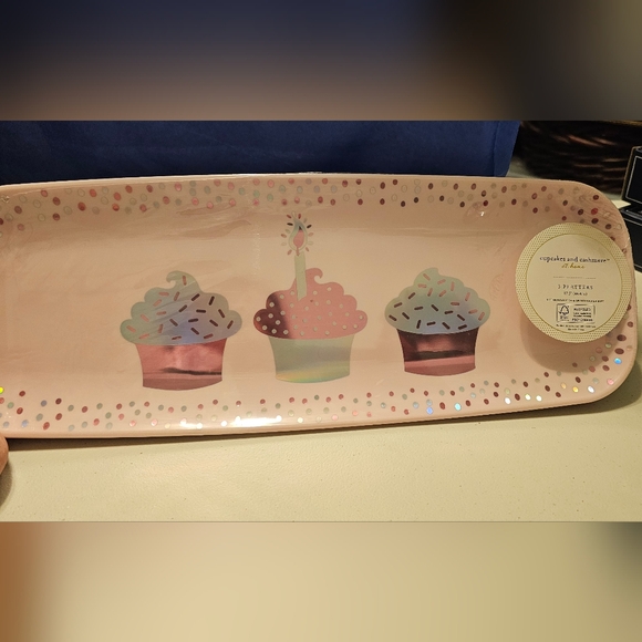 Cupcakes and cashmere trays - Picture 1 of 4